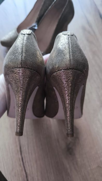 Buty na obcasie Quazi