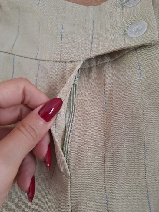 Eleganckie damskie spodnie garniturowe beżowe w paski 42 XL