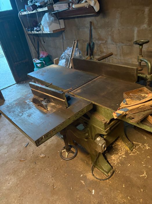 Maquina de carpinteiro antiga