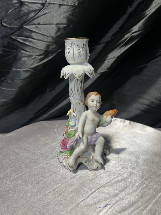 Porcelanowy świecznik z figurką chłopczyka  1817 Handpainted