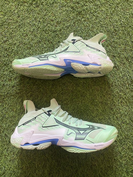 Волейбольні кросівки mizuno