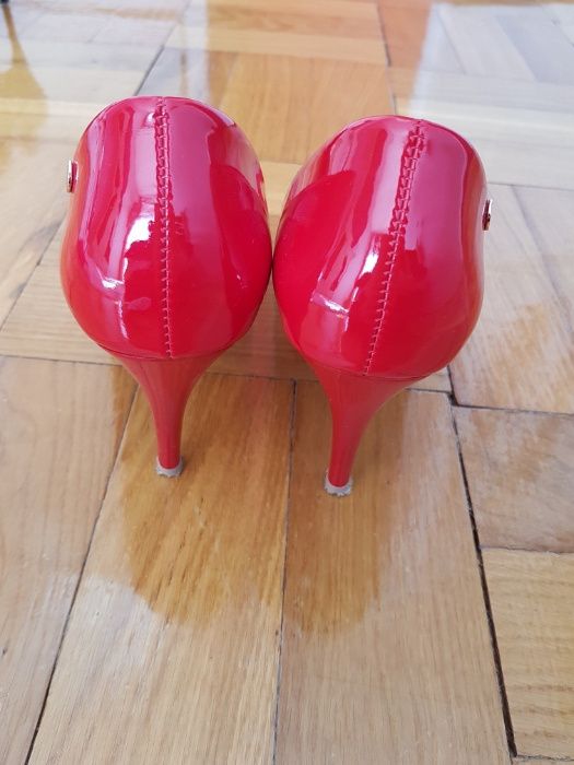Buty na obcasie czerwone 38