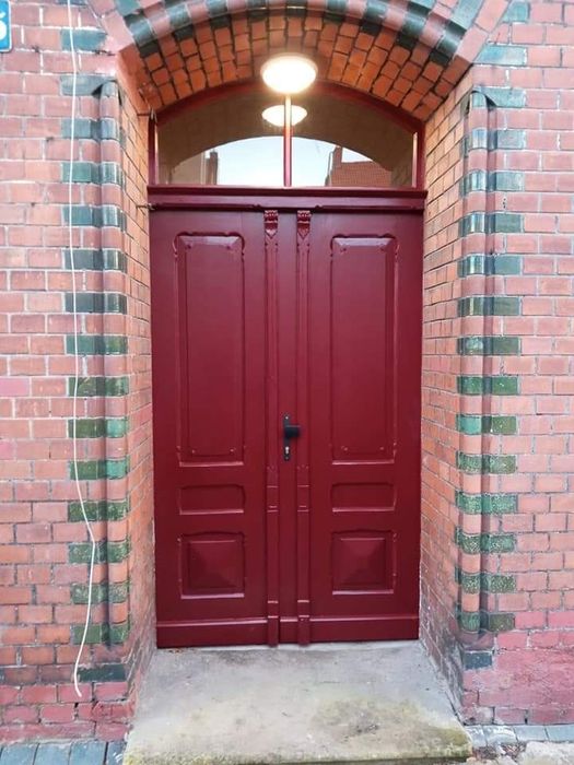 Renowacja drzwi, mebli bram i schodów