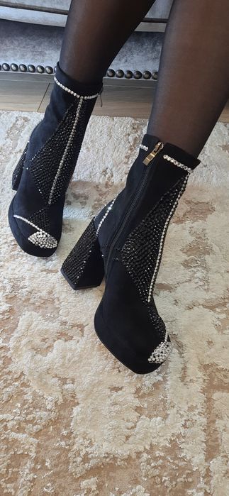 Ботильоны на высоком каблуке