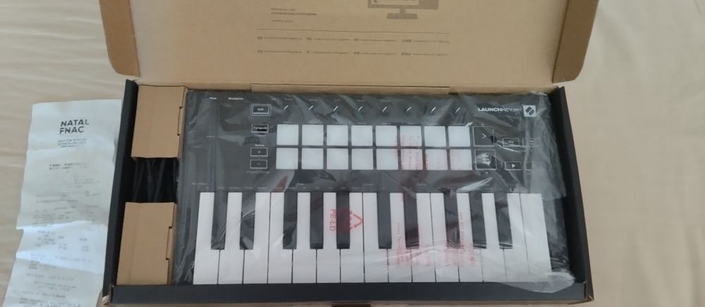 Controlador/Teclado MIDI NOVATION LAUNCKEY 25 MK3