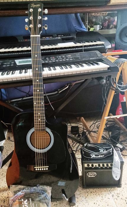 Pack Guitarra Eletroacústica Squier SA-105CE + Amplificador J&D 10W