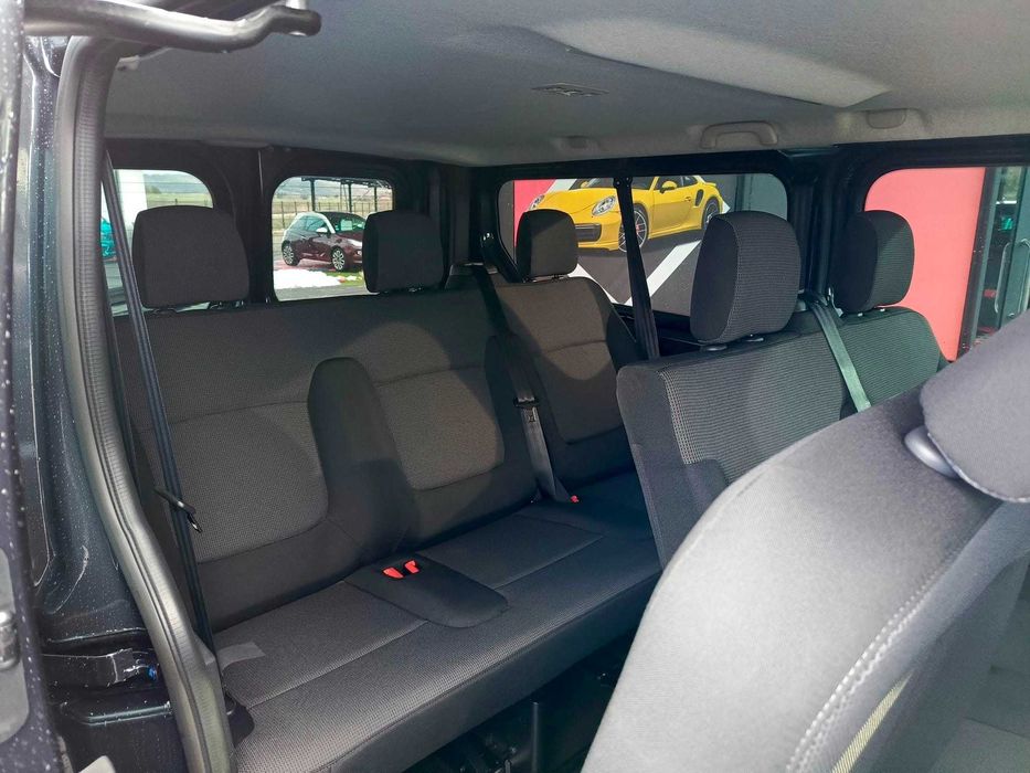 Wynajem  Busów Busa 9 osobowych RENAULT TRAFIC LONG 2023r