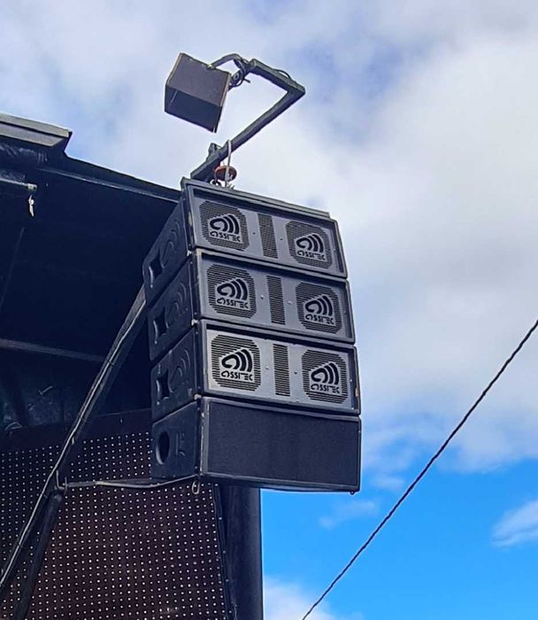 Palco Móvel Nissan Athleon, com Som, Vídeo e Luz