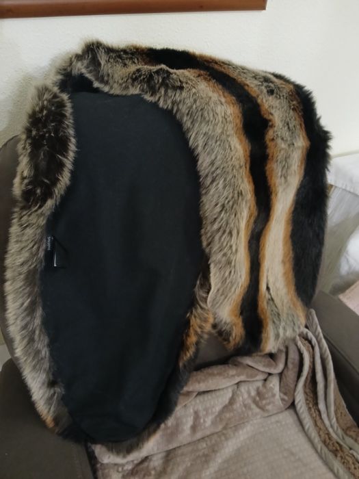 Vendo estola nova muito aconchegante e elegante.