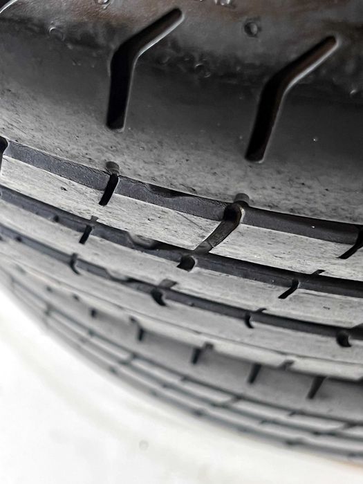Pneus Pirelli Pzero - 255/30/20 - Muito Bons