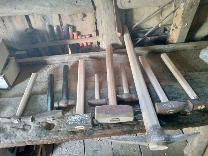 Продам топорища, ручки до молотки та інший садовий інструменттків і ку