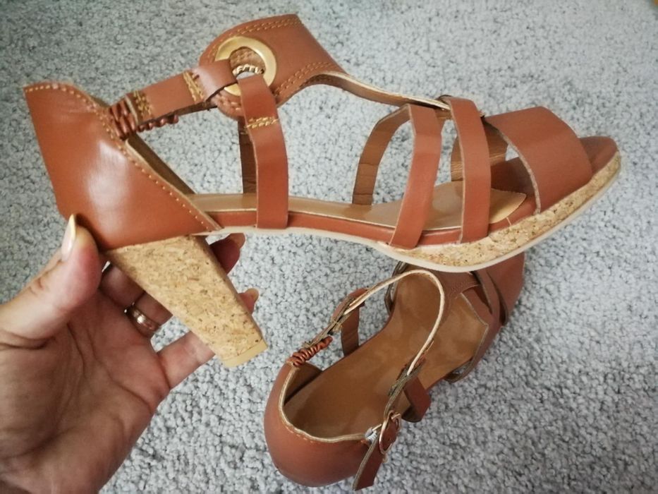 Skórzane nowe sandały 39
