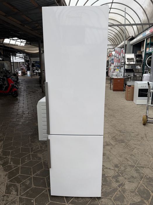 Холодильник сухоі заморозки Blomberg KNM4760N