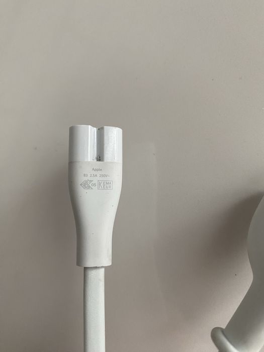 Кабель живлення Apple