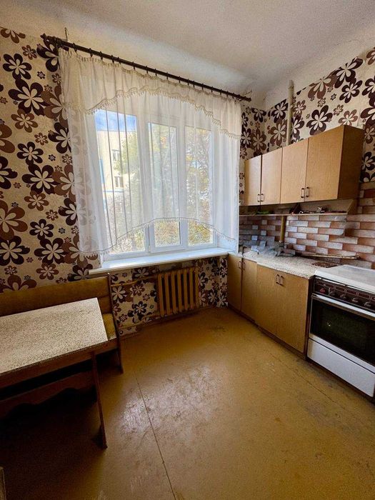 Двокімнатна “сталінка” біля Парку Шевченка