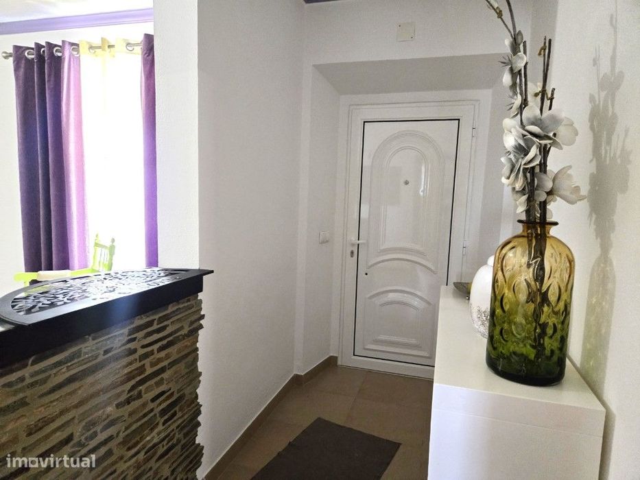 Moradia T2 com 12.250 m² de Terreno junto à Praia Fluvial das Azenh...