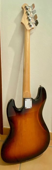 Baixo ARIA STB-Series