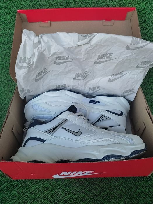 Продам кросівки Nike 43 розмір
