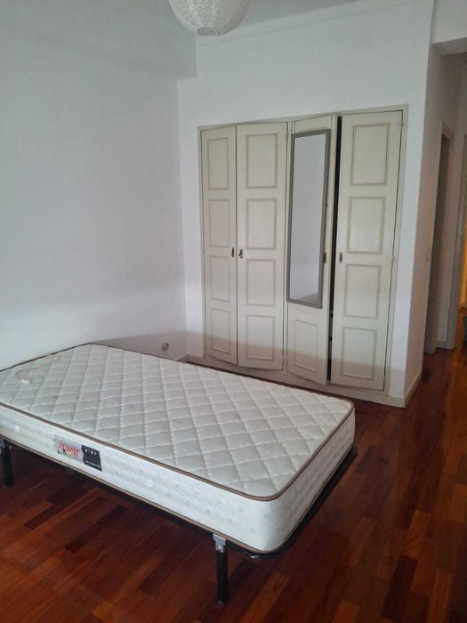 Arrenda-se Quarto com Wc / Suite  Coimbra
