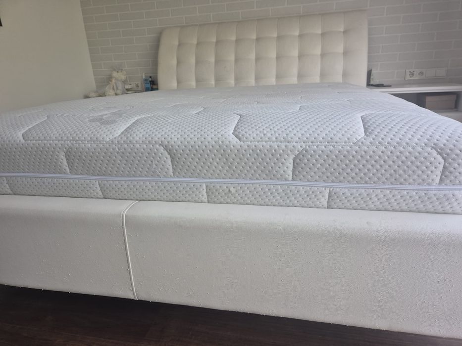 Sprzedam materac 180x200 z łóżkiem