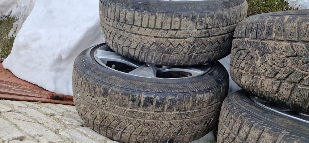 Продам комплект зимових шин з легкосплавними дисками  205 50 17