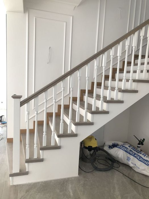 Деревʼяні сходи на замовлення–Івано-Франківськ монтаж, сучасний дизайн