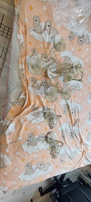 Комплект люстры и светильников на стену