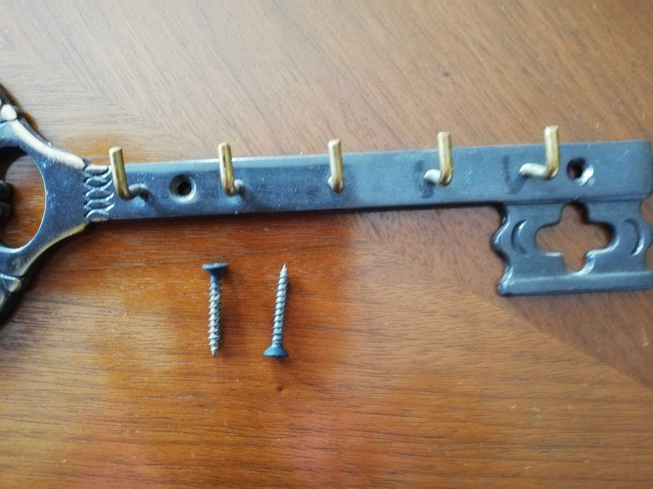 Ключ- ключница на 5 крючков