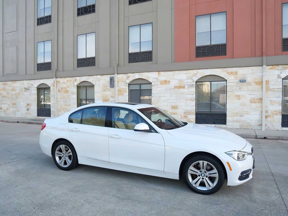 BMW 330i      2017