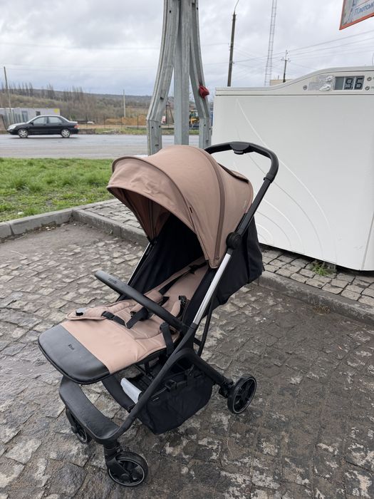 Продам прогулянкову коляску Carrello Nova