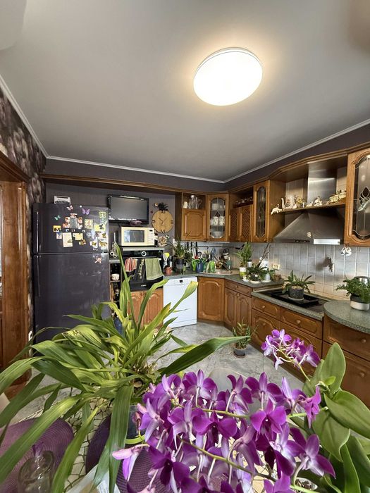 Продаж 4к квартири з євроремонтом та меблями Виноградар Порика 7А