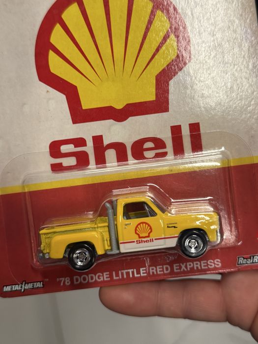 Hot Wheels Premium Shell ’78 Dodge Little Red Express Real Riders Oil