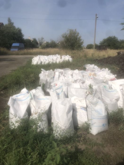 Чернозем и перегной в мешках