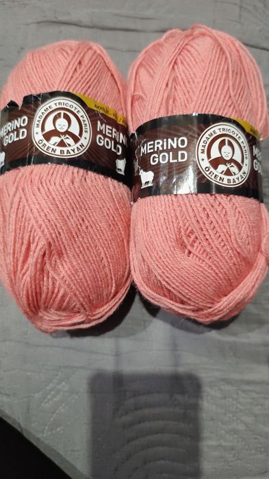 Swetr ręcznie robiony na drutach