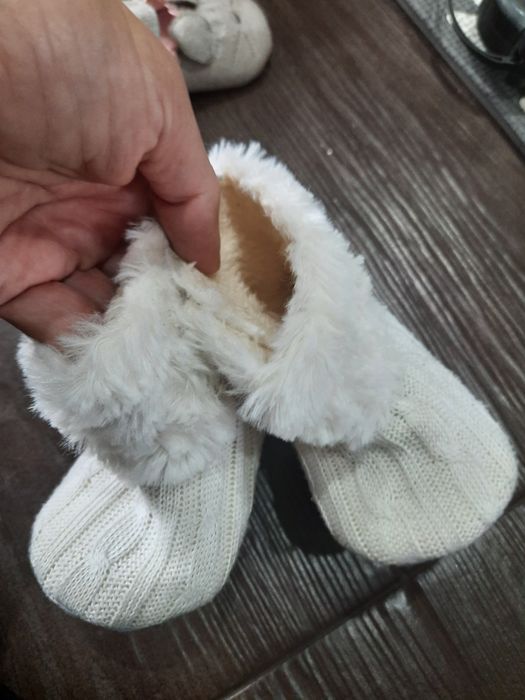 Niechodki kozaczki buciki 19 H&M warkocze boho sesja beżowe