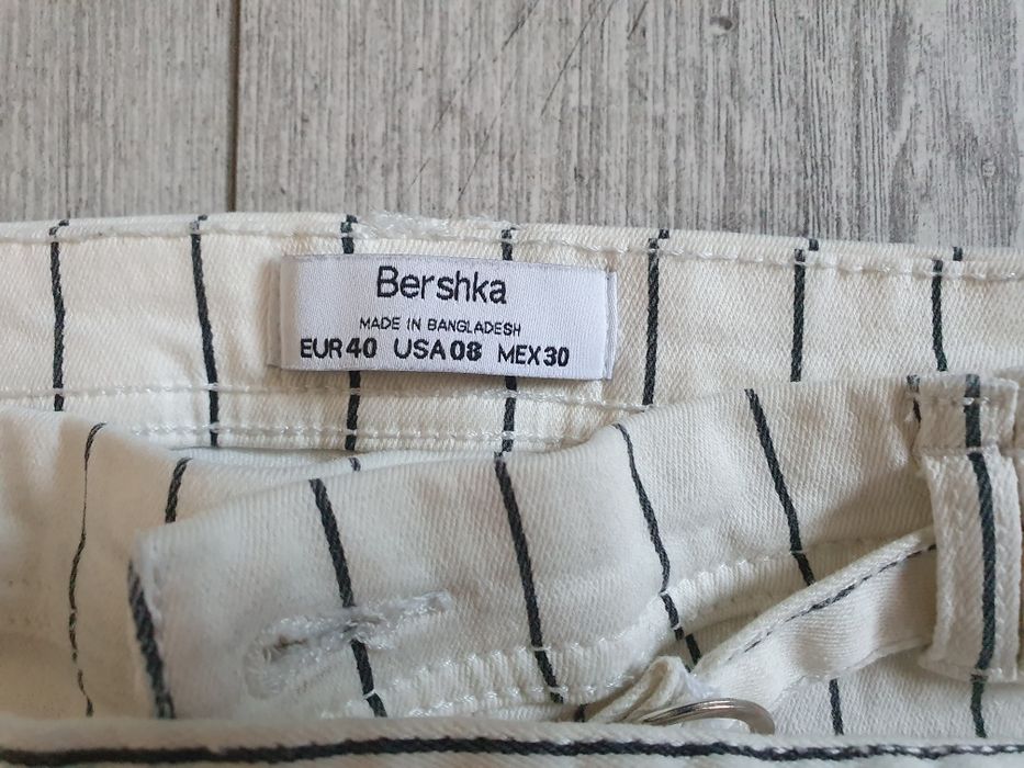 Spodnie w paski Bershka