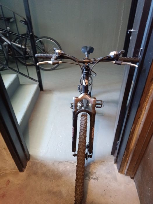 Bicicleta com travão de Disco como Nova