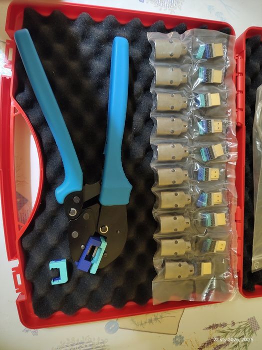Zestaw do zarabiania kabli HDMI plus walizką KNIPEX