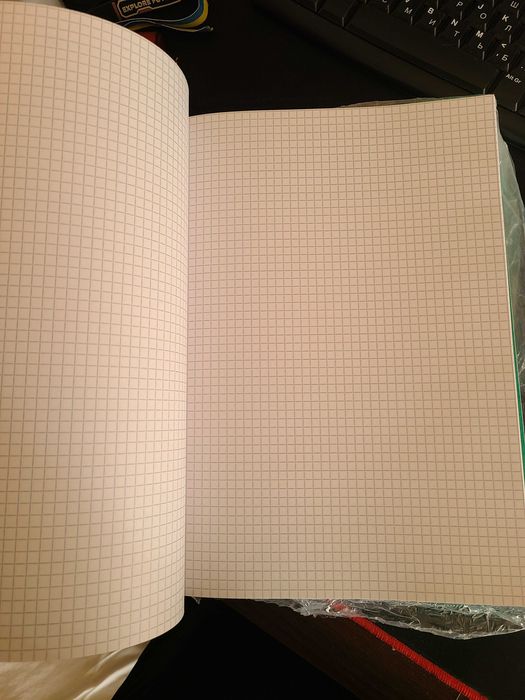 Продаю зошити А4 у клітинку