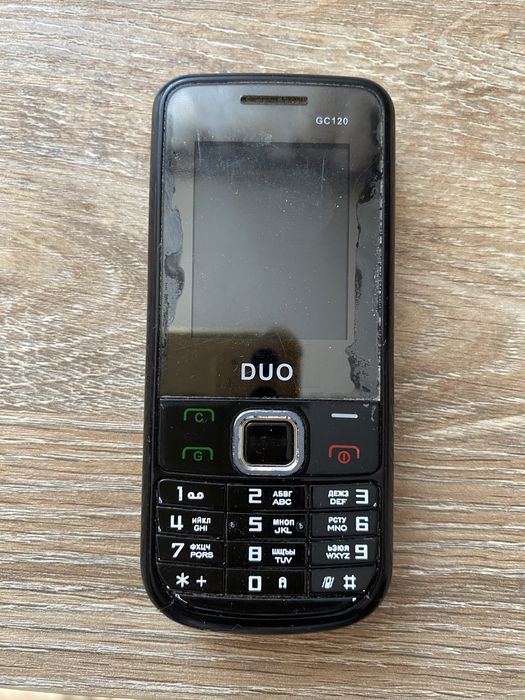 Лот: iPhone 3g; електронний перекладач; навушник.