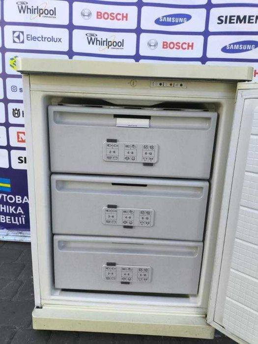 Морозильна камера б/в Bosch 115л під стільницю з Європи #08360