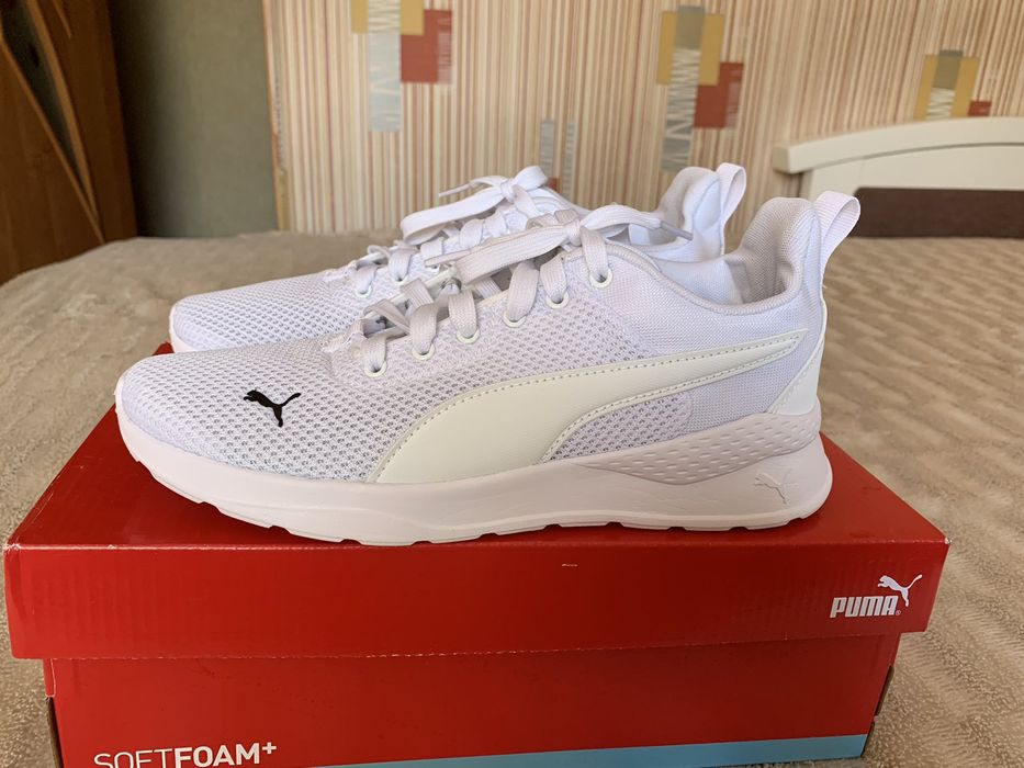 Кроссовки женские