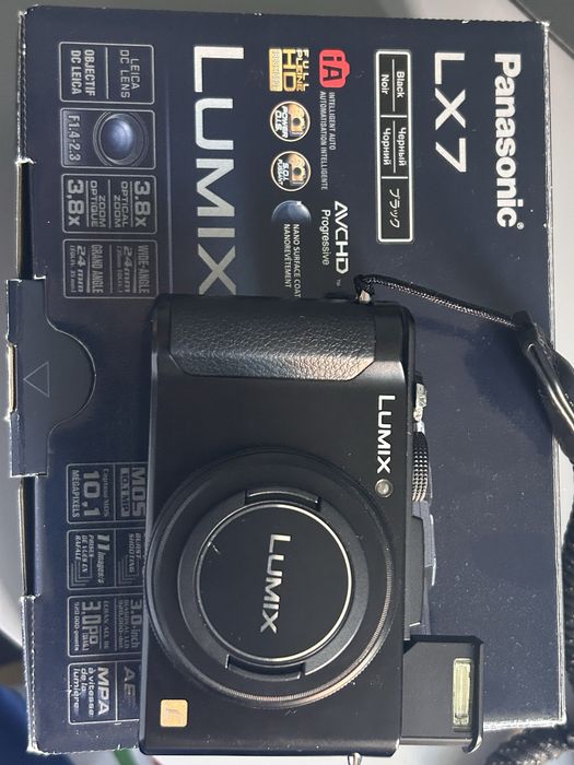 Panasonic DMC LX7 com DMW LVF2 e vários acessórios