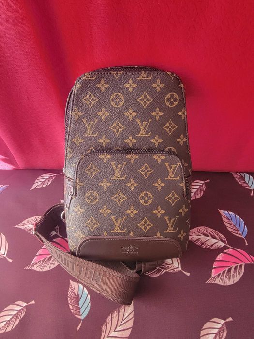Сумка-бананка в стилі Luis Vuitton