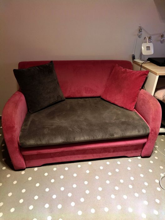 Sprzedam sofę różową