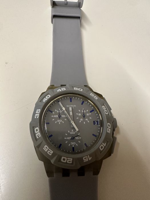 Relogio Swatch pulseira borracha cinzenta clara