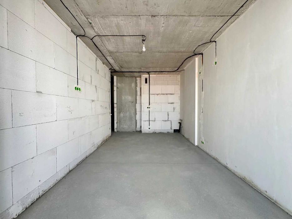 Здана! Однокімнатна з чорновими роботами. Вигідно!