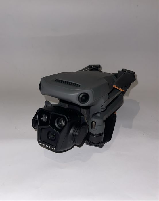 Квадрокоптер DJI Mavic 3 Pro (дрон)