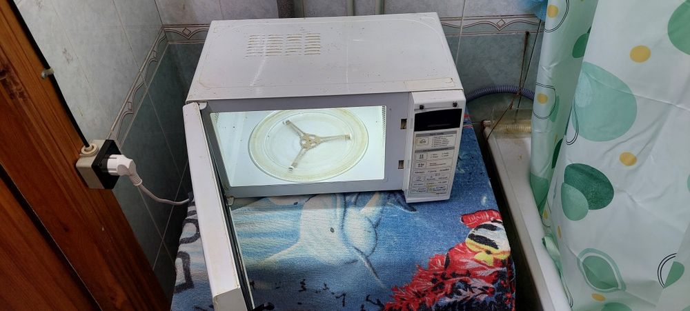 LG микроволновая печь рабочая.