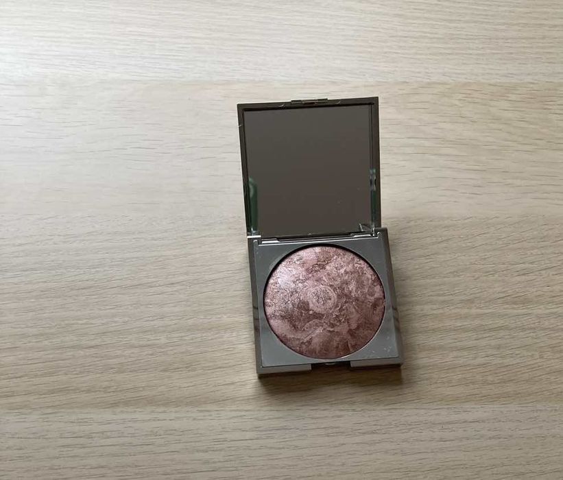 Dr Eris rozświetlacz w pudrze Sunrise Gleam 8 g